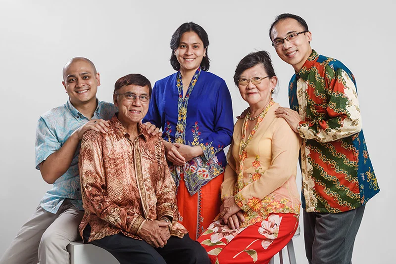 family portraits with vibrance color attire
